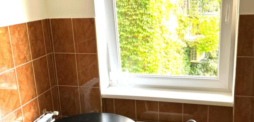 ATTENTION UNIVERSITY STUDENTS OR THOSE LOOKING FOR A FIRST APARTMENT