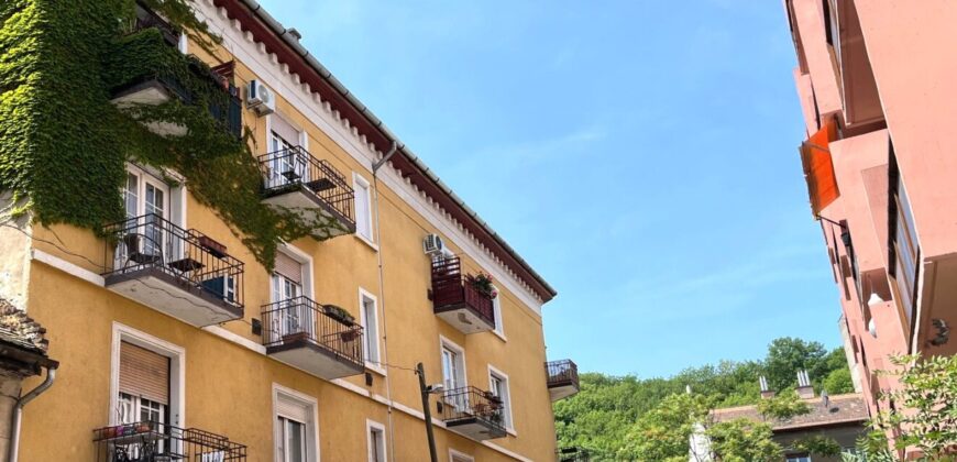 ATTENTION UNIVERSITY STUDENTS OR THOSE LOOKING FOR A FIRST APARTMENT