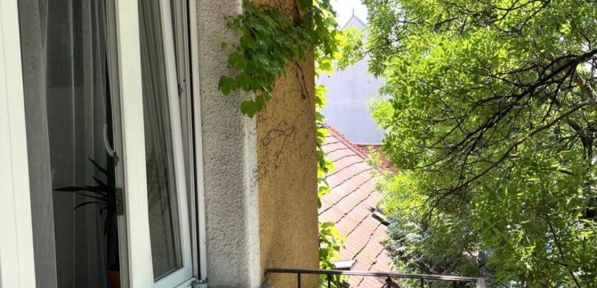 ATTENTION UNIVERSITY STUDENTS OR THOSE LOOKING FOR A FIRST APARTMENT