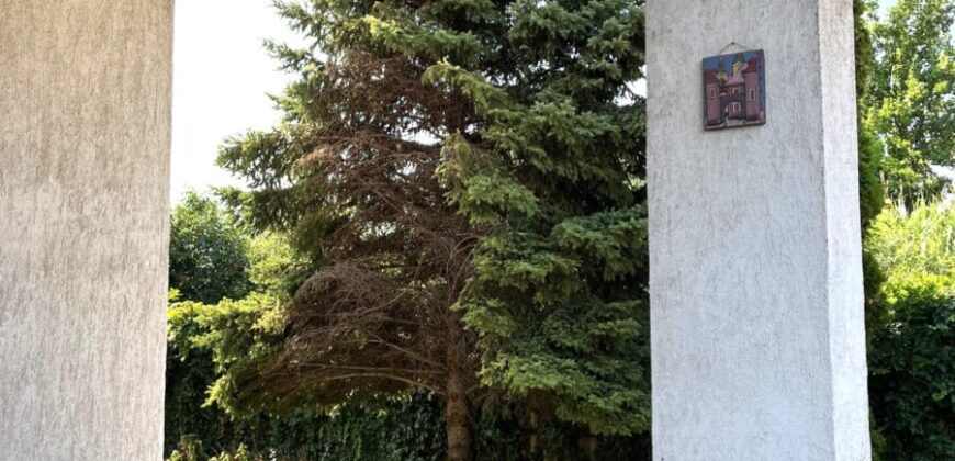 18.kerület, Újpéteritelep, Kapocs utcai ikerházfél, teremgarázzsal, kertrésszel, tárolókkal