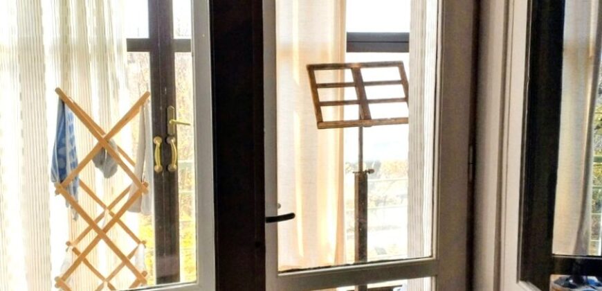 Erdővel határolt csendes környezet, jó levegővel