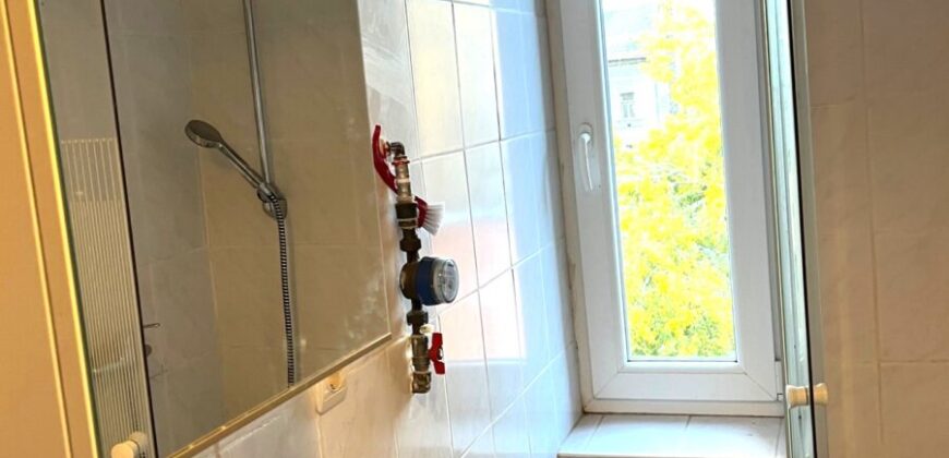 VIII. Karácsony Sándor utca, next to Baross utca 38 sqm big apartment is for sale