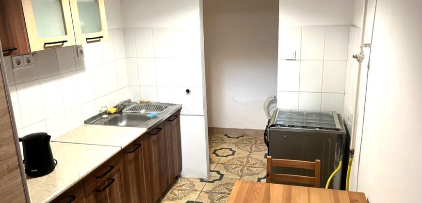 VIII. Karácsony Sándor utca, next to Baross utca 38 sqm big apartment is for sale