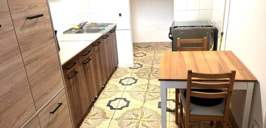 VIII. Karácsony Sándor utca, next to Baross utca 38 sqm big apartment is for sale