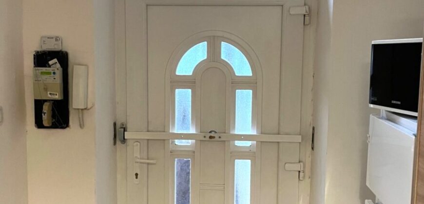 VIII. Karácsony Sándor utca, next to Baross utca 38 sqm big apartment is for sale