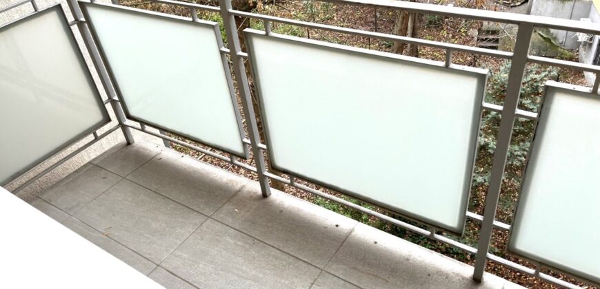 FELÚJÍTOTT, DIVATOS, KÜLÖNLEGES